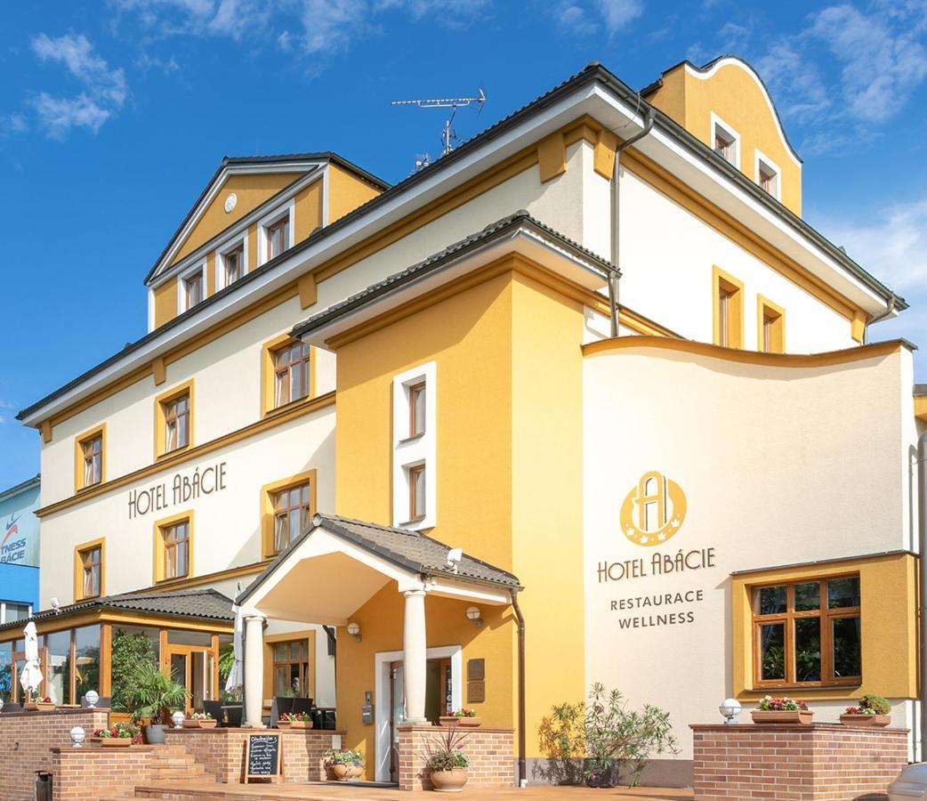Hotel Abácie&Wellness Valasske Mezirici Exterior foto