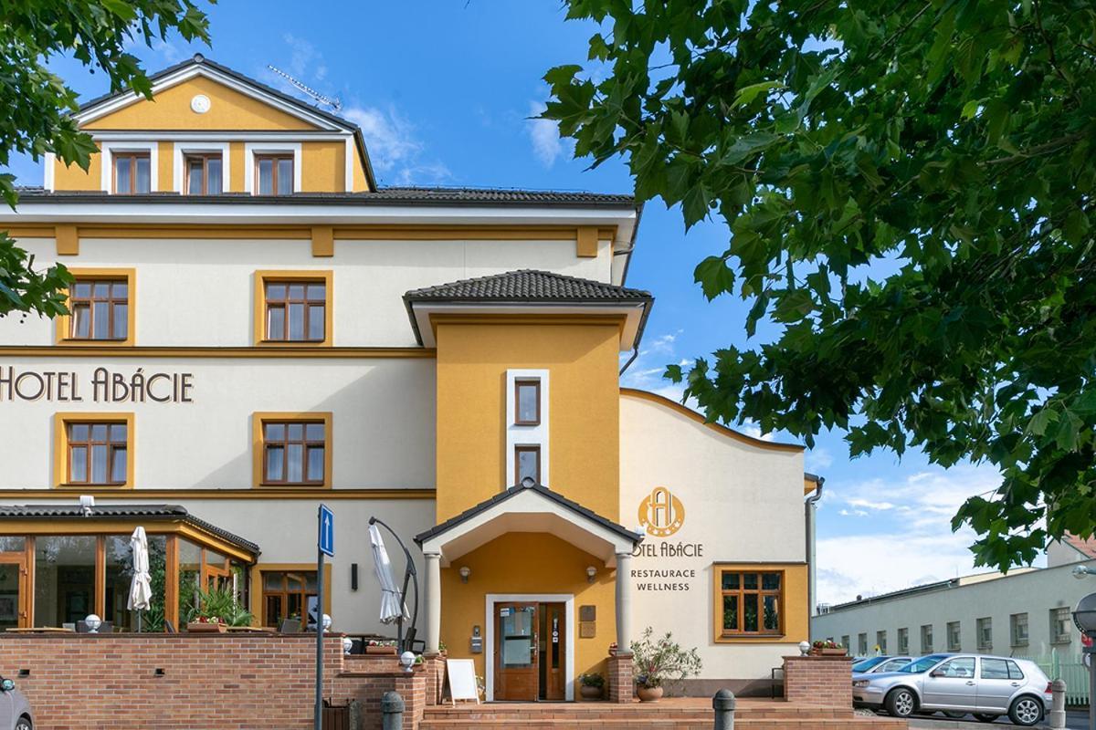 Hotel Abácie&Wellness Valasske Mezirici Exterior foto